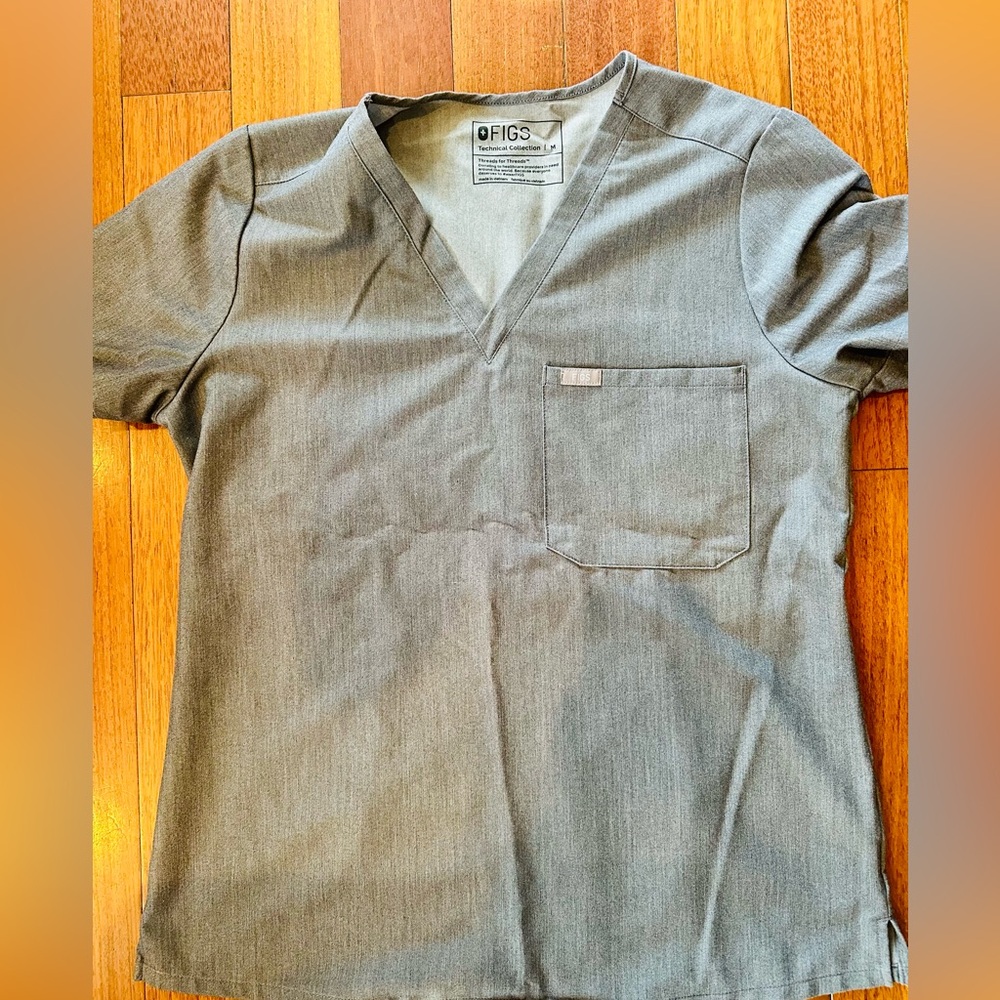 FIGS Gray Women’s Scrub Top